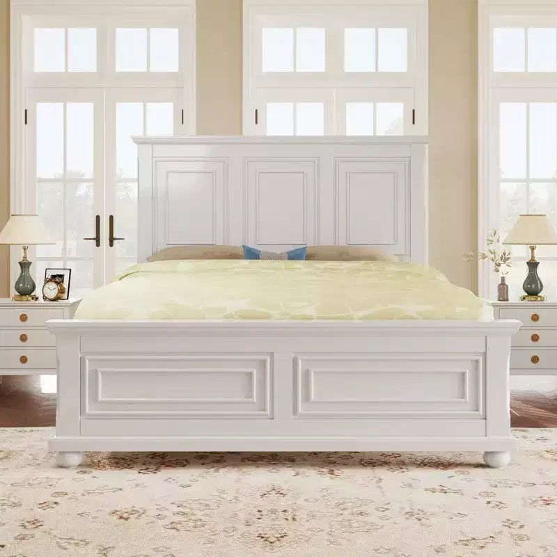 Estructura de cama vintage tamaño queen con cabecero y piecero decorativos