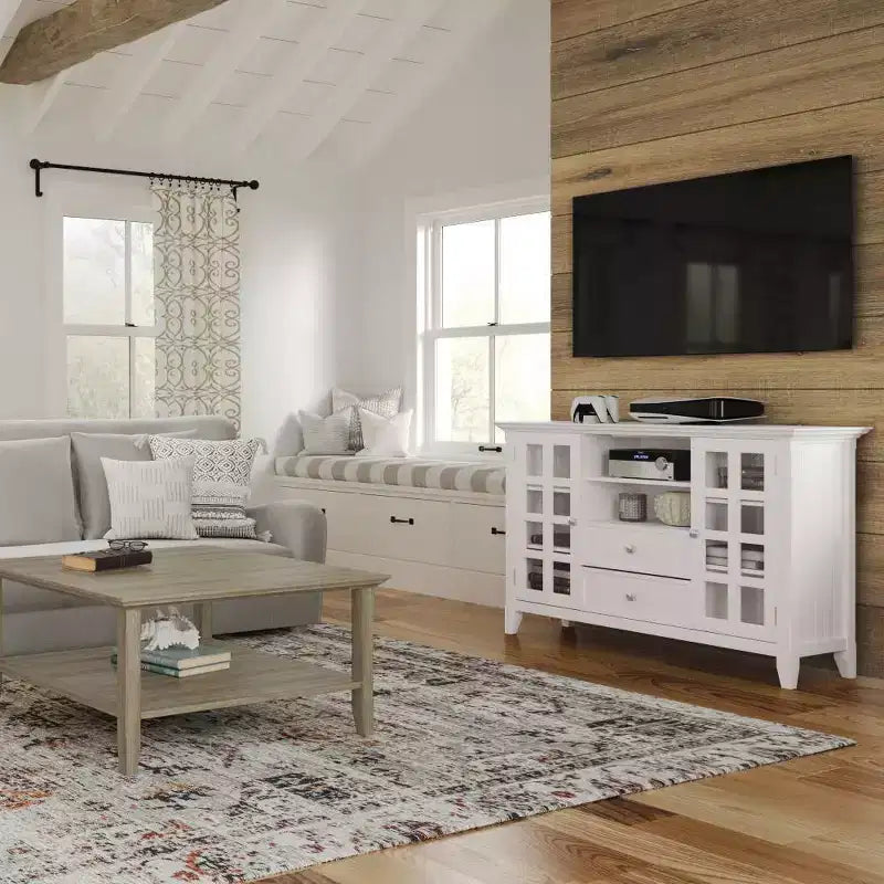 Mueble alto para televisores de hasta 60" blanco: estantes ajustables, pino y contrachapado, almacenamiento multimedia